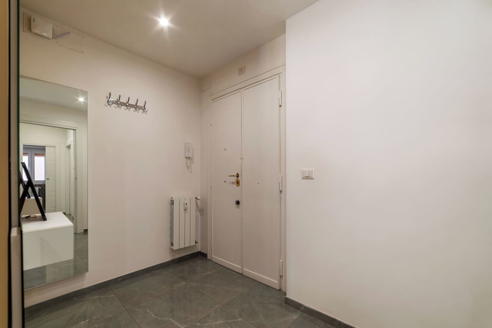 JOIVY Delightful 3-bed Flat with Balcony