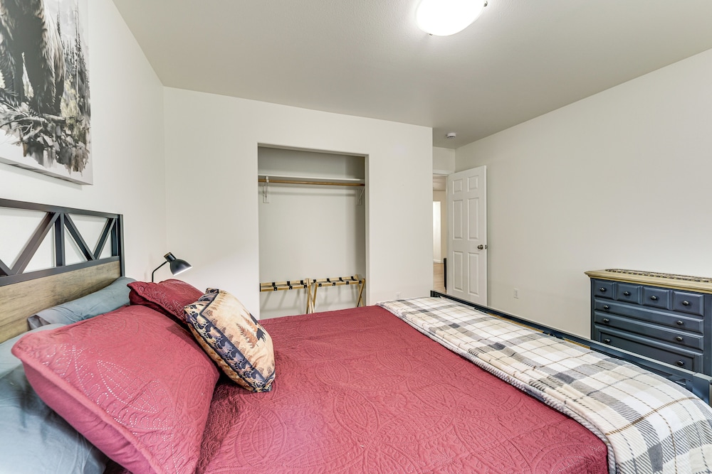 Spacious & Scenic Wasilla Getaway Near Adventures