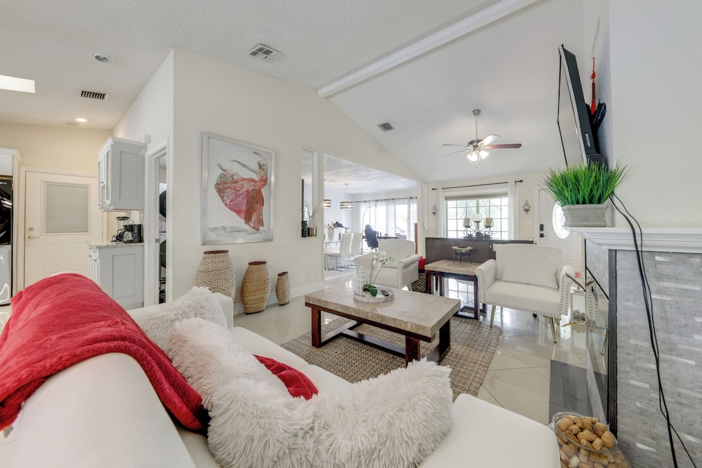 Fishing Dock & Canal Views: Fort Lauderdale Home!