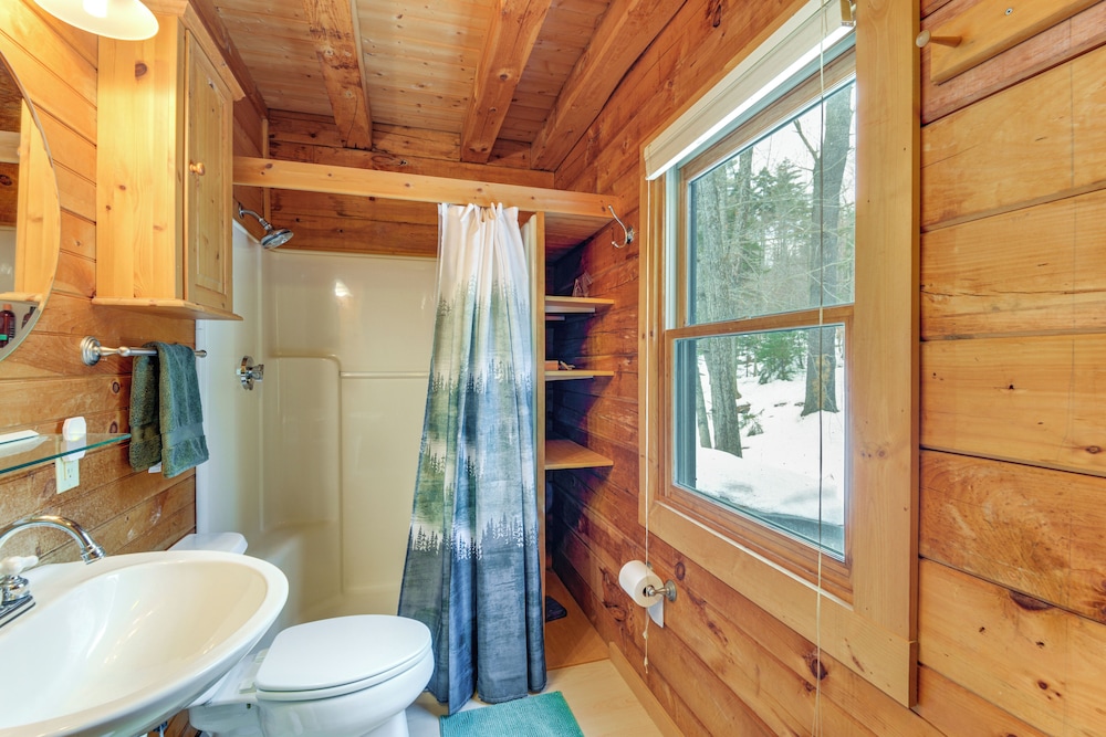 2 Mi to Boat Ramp: Log Cabin in New Hampshire
