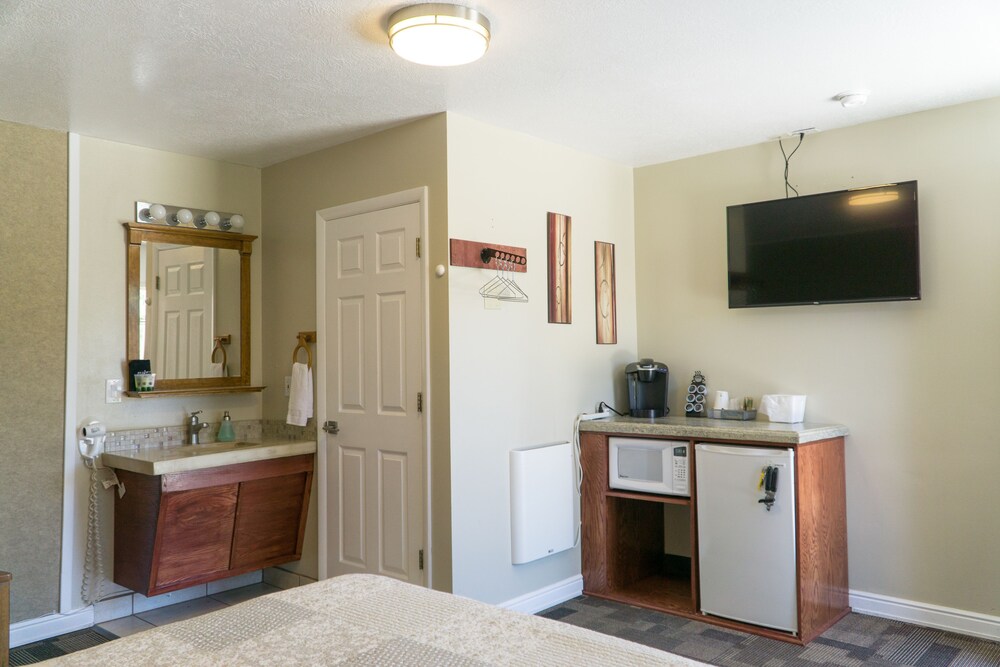 Bybee's Steppingstone Motel