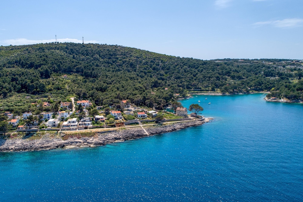 Enolabee Harbour View Apartment