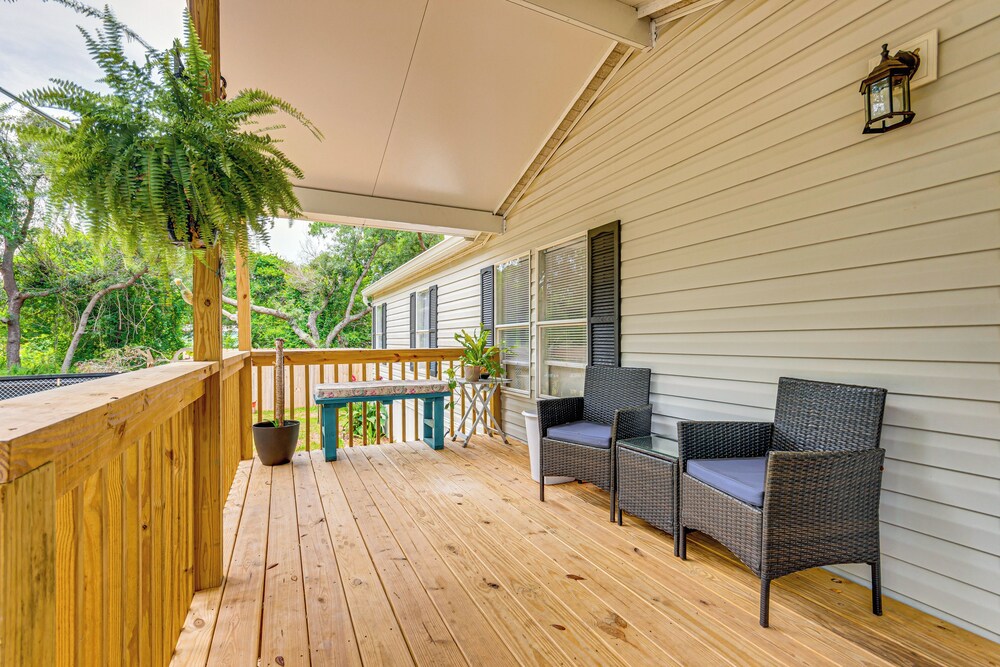 Home Near Navarre & Pensacola Beaches!