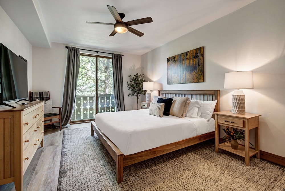 Arrowhead Village Premium 3 Bedroom Condominium 3 Condo