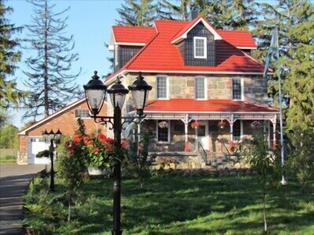 CastleView Inn by Elevate Rooms