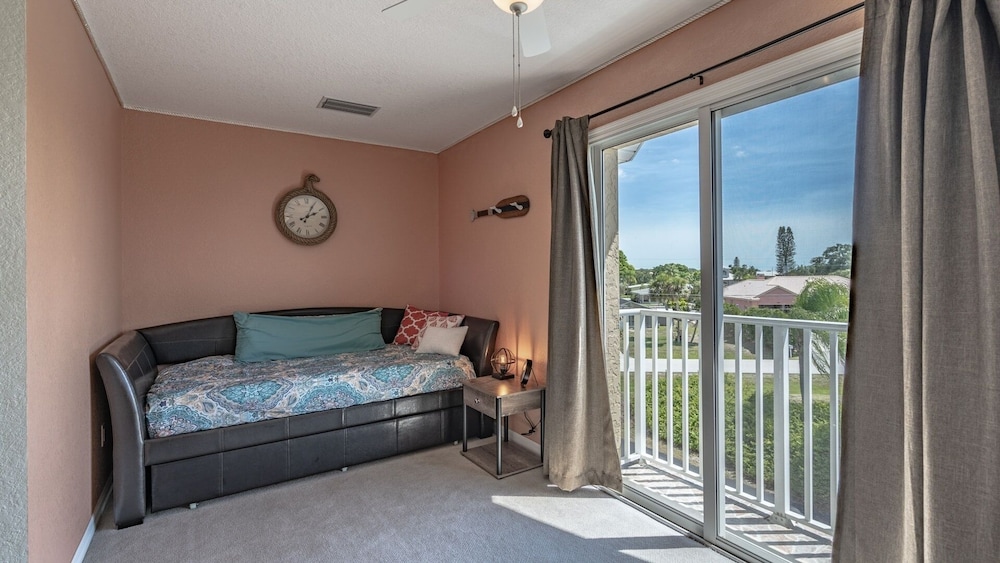 Relaxing Townhome By Lemon Bay, Minutes To Beach 2 Bedroom Townhouse
