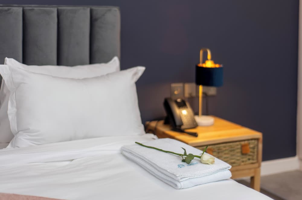 Capital 2 Bed Olive Tree Line By YourHost view 2