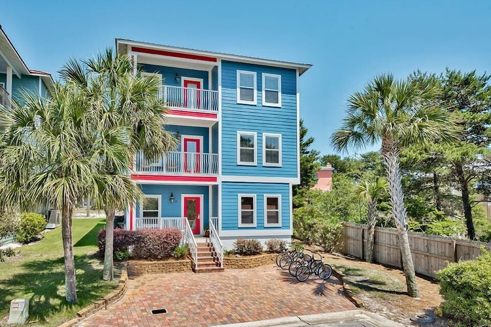 LIVIN THE DREAM 4 Bedroom Holiday Home by Five Star Properties
