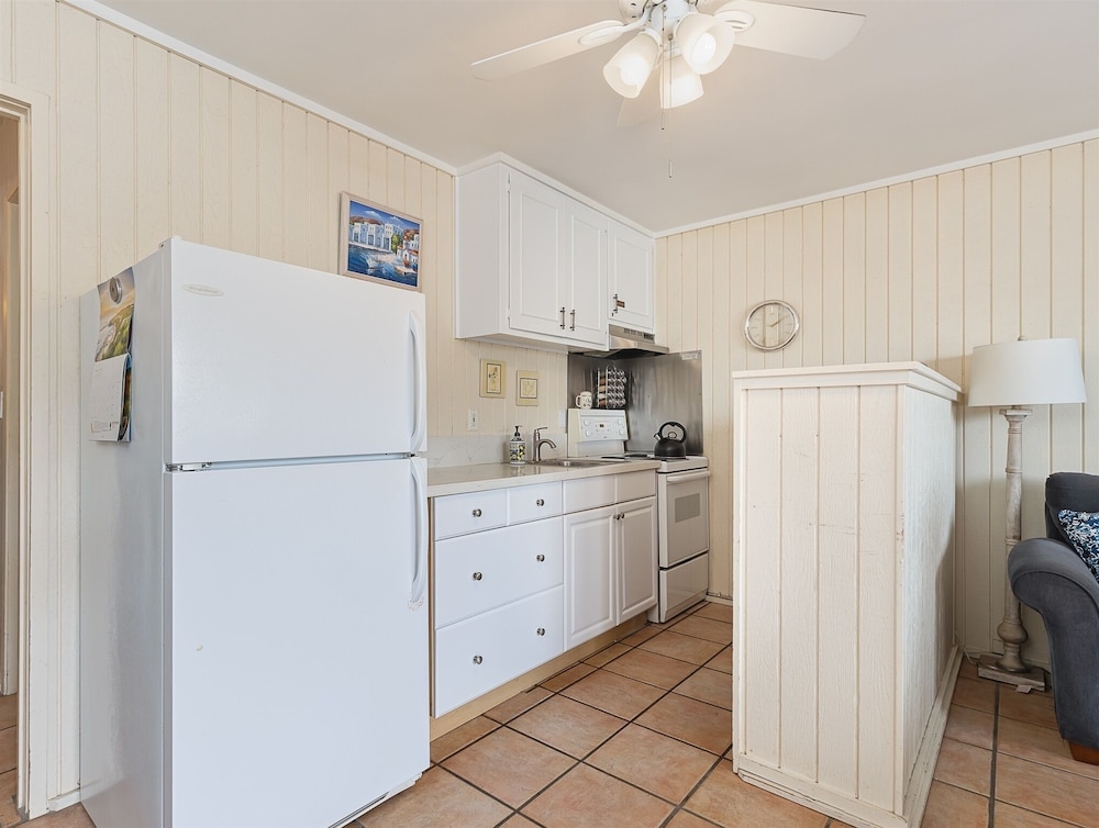 Beach Condo W/private Patio #133 1 Bedroom Condo by Sunset Shores Condominiums
