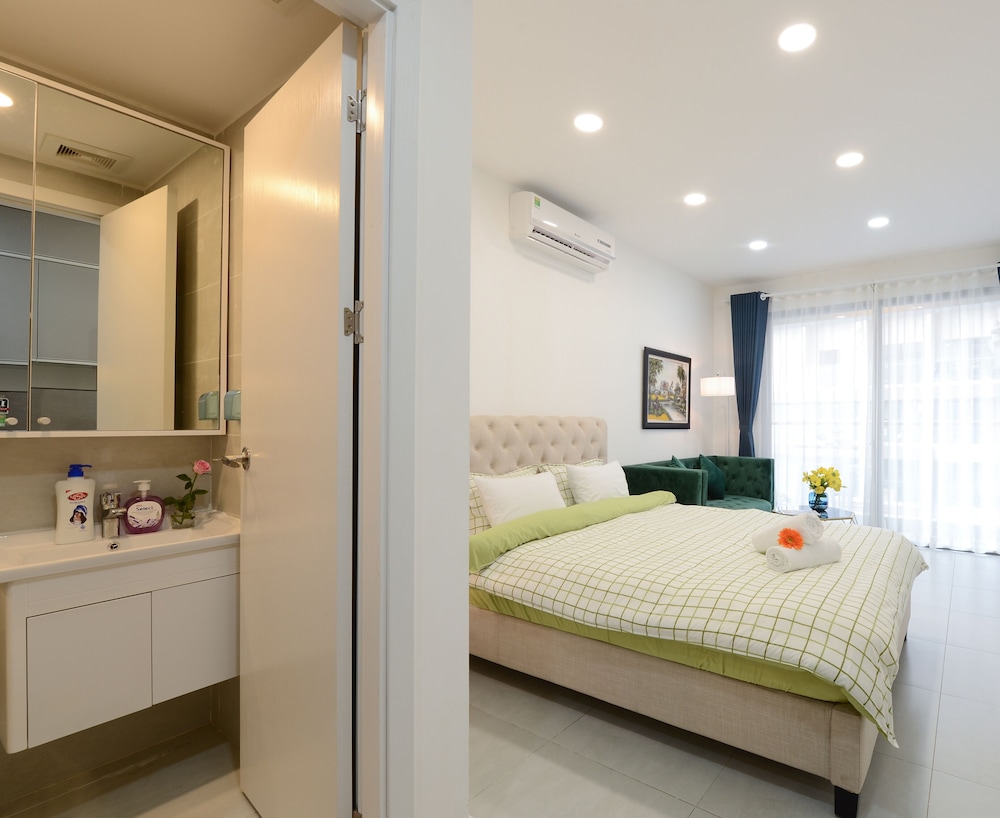 Jennifer House - Millenium Apartment
