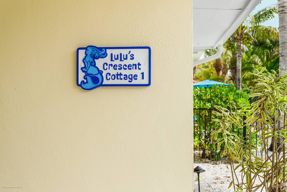 Lulu's Crescent Cottages - Entire two Unit Complex