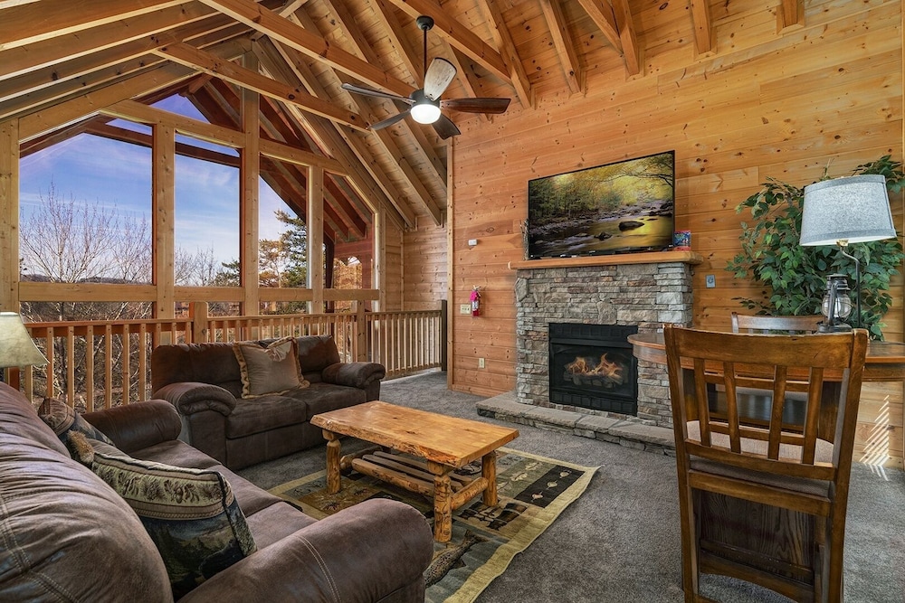 Appalachian Lodge - 4 Bedrooms, 4 Baths, Sleeps 14 Home by RedAwning