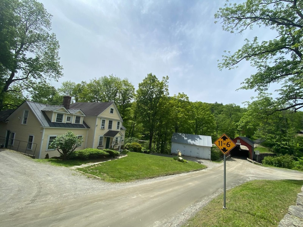 Green River Bridge Inn