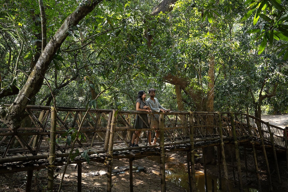 Crystal Kuruva Nature Resort & Spa