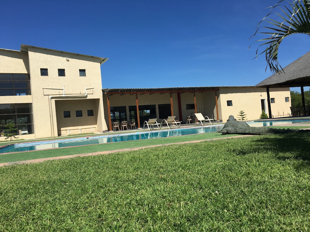 Shumba Lodge