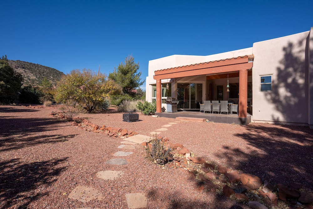 Hot Tub & Mtn Views: Expansive Sedona Retreat view 5