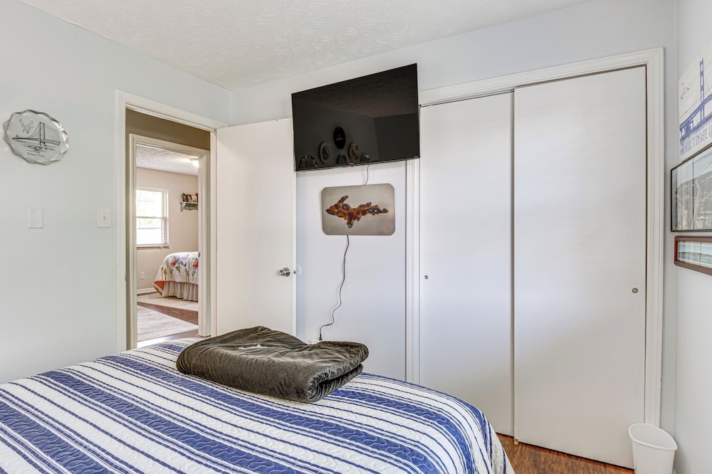 12 Mi to Indianapolis Motor Speedway: Home w/ Deck