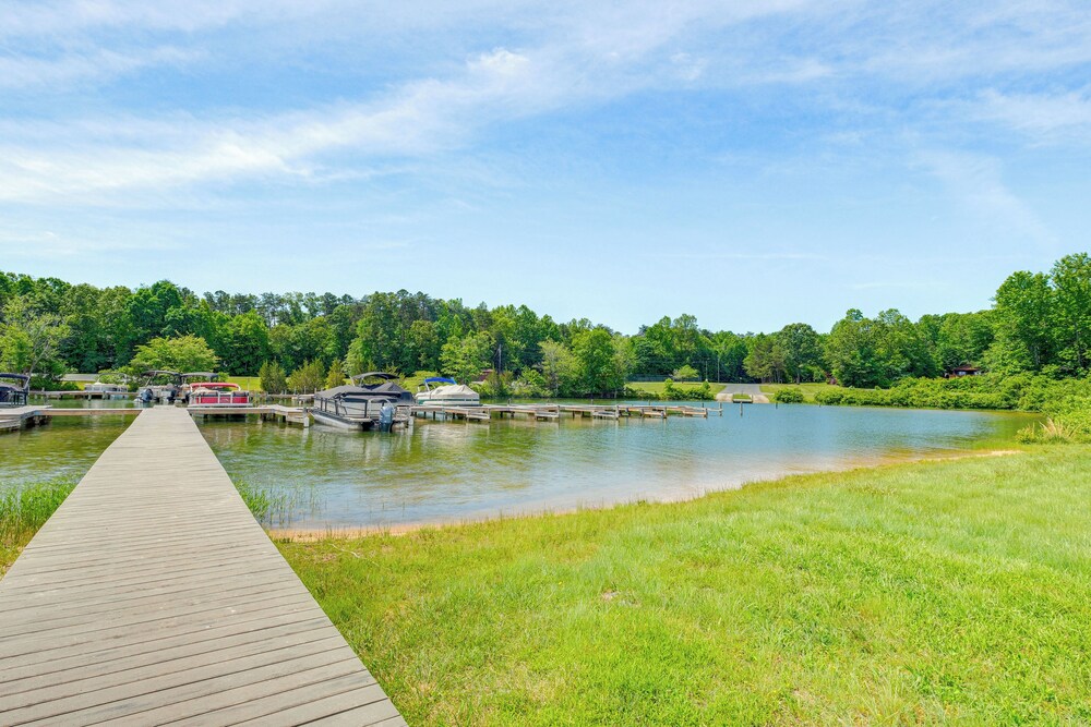 Hot Tub & Amenity Access: Lake Anna Retreat!