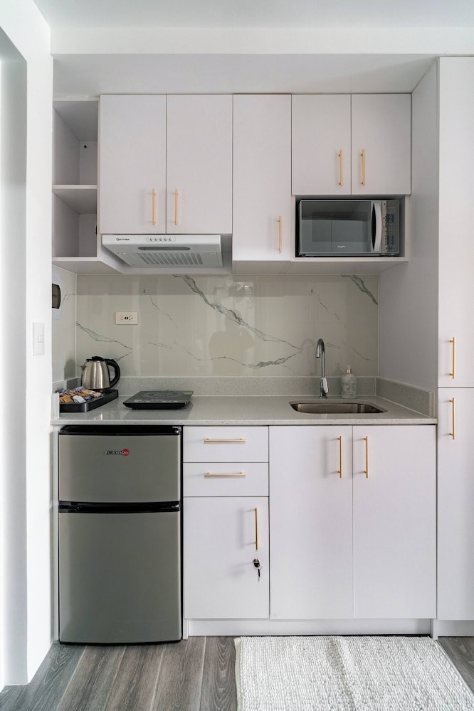 Elegant Studio, Close to the Airport and big Malls