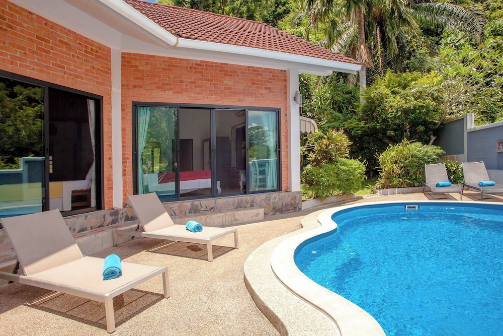 Villa With Private Pool and Mountain Views