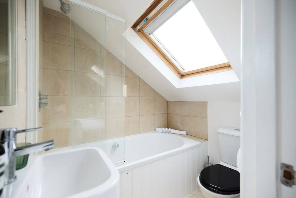The Fulham Arms - Elegant 3bdr Flat With Terrace