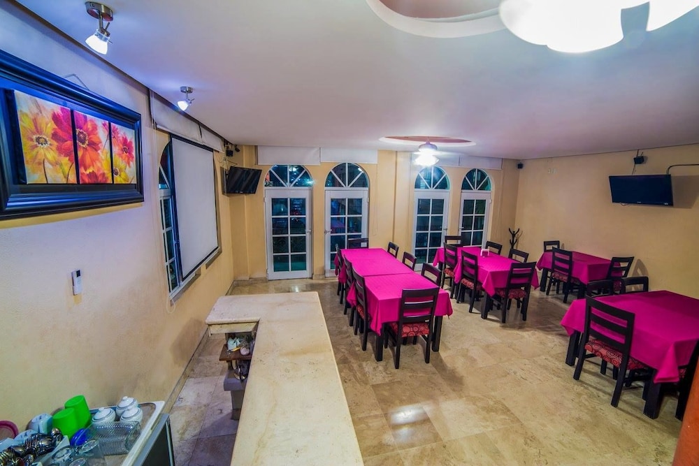 Hotel Casa Blanca - Property Image 7