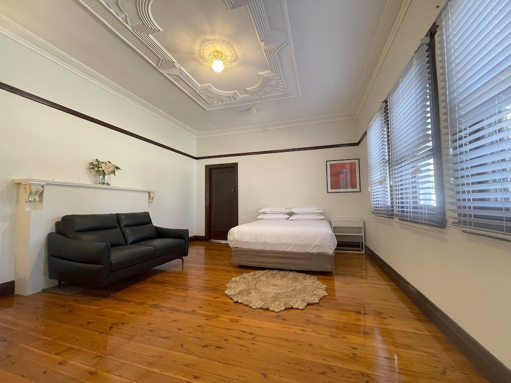 Globe Apartments