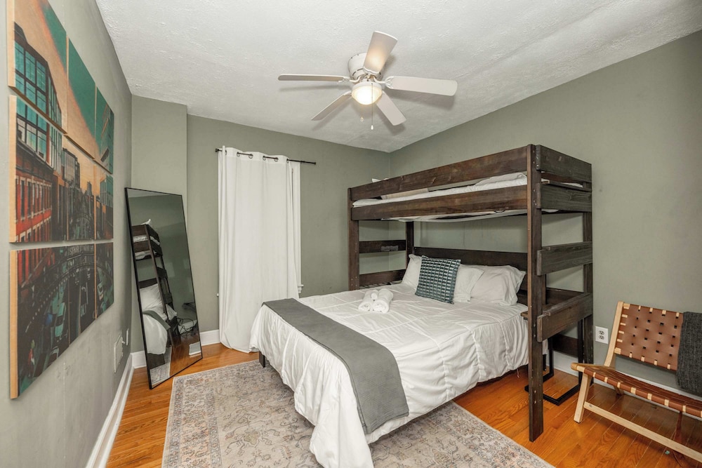 La Dolce Vita Retreat w Hot Tub - Image 5