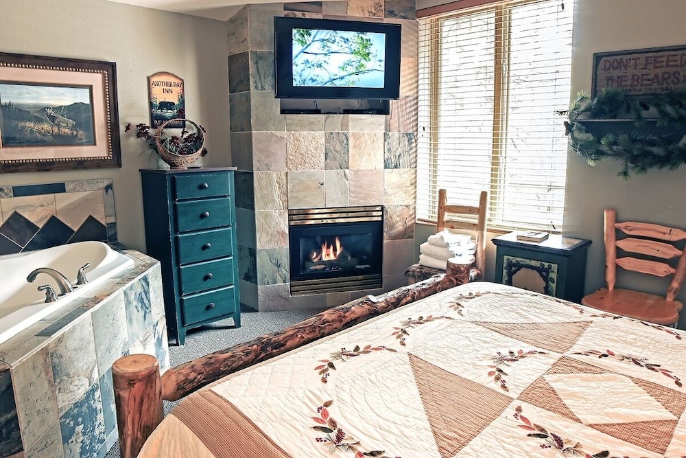 Fawn Valley Inn: 102 Condo view 2