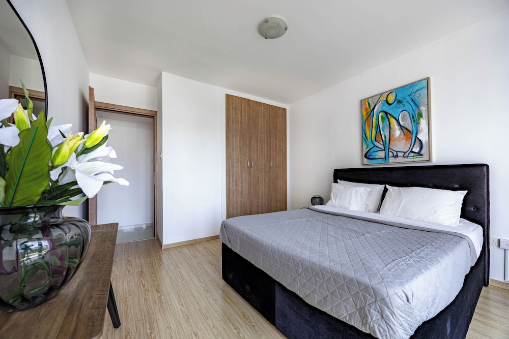 Marathon Beach Apartment With Shared Pool
