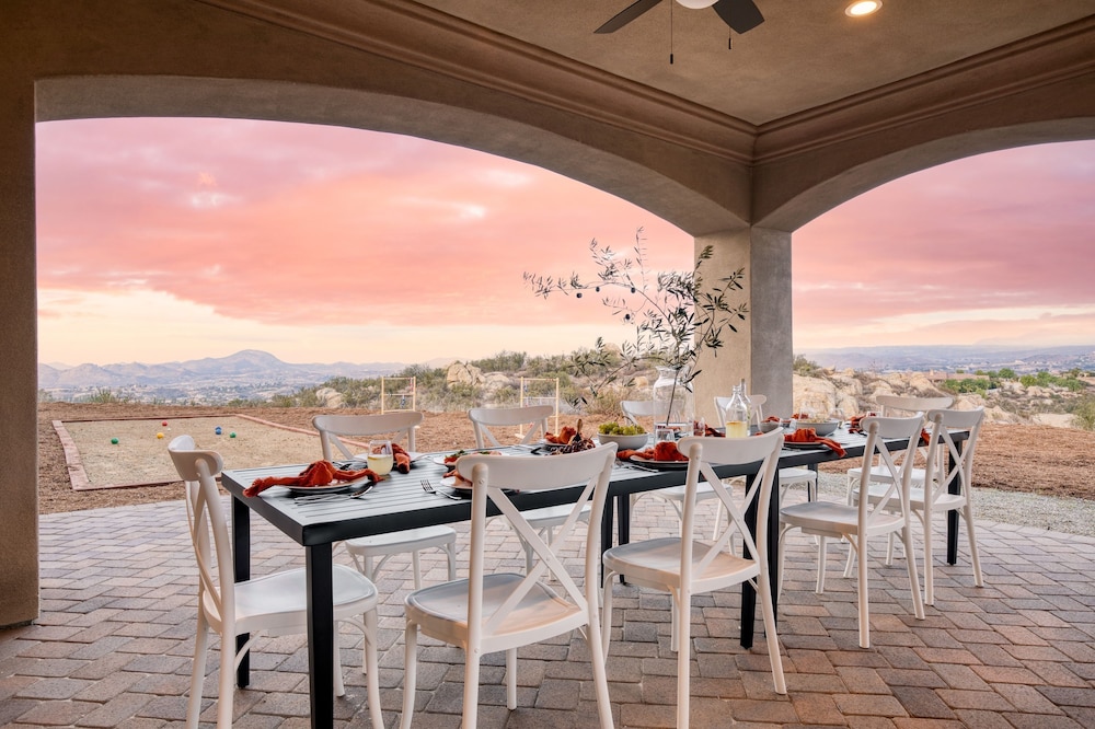 Malbec by Avantstay Incredible Estate w Panoramic Views Bocce Ball Court