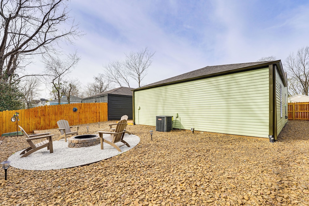 1 Mi to Dtwn: Bentonville Retreat w/ Patio