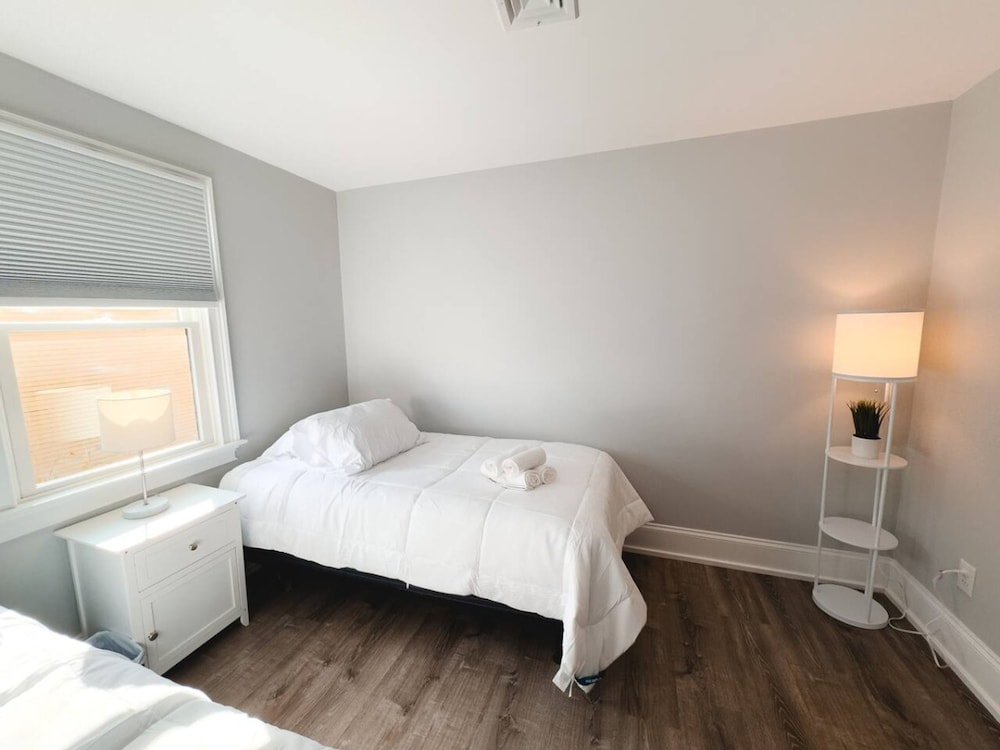 Water Access 5-bed 2-bath Retreat