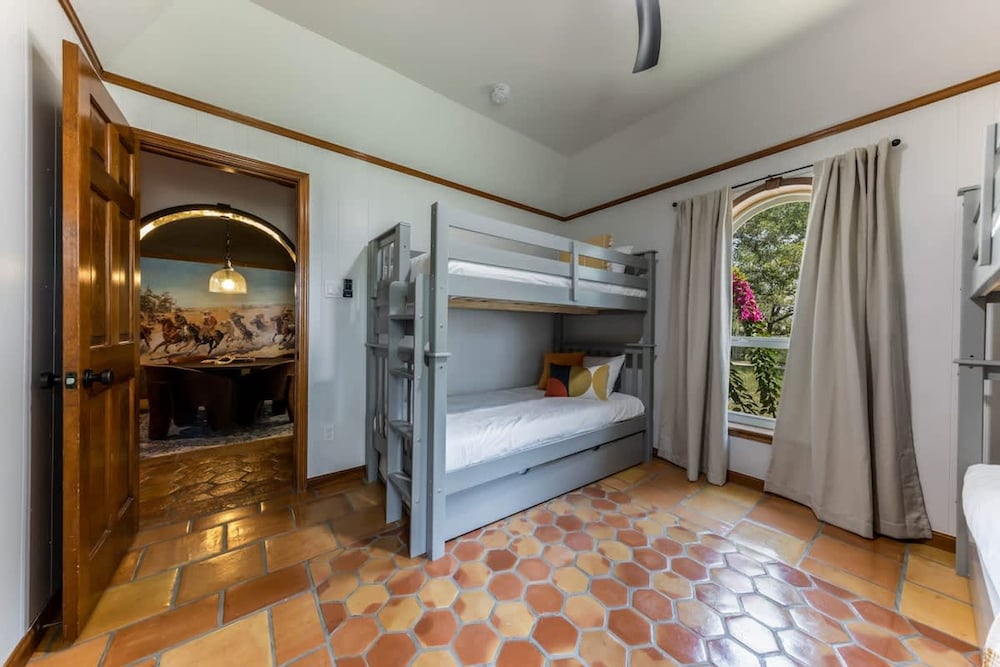 Spacious 90-acre Ranch Ideal for Families Reunions Events Sleeps 13 San Marcos River Access