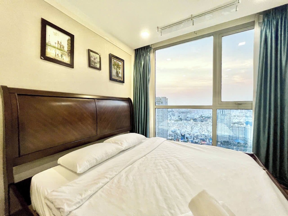 Apartment Landmark 81 by Urban Home