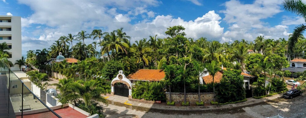 Pavilion Natural Charm Ocean View