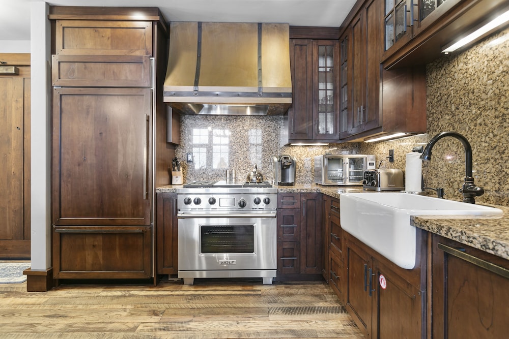 Arrowleaf Lodge- Two Bedroom #401 2 Condo