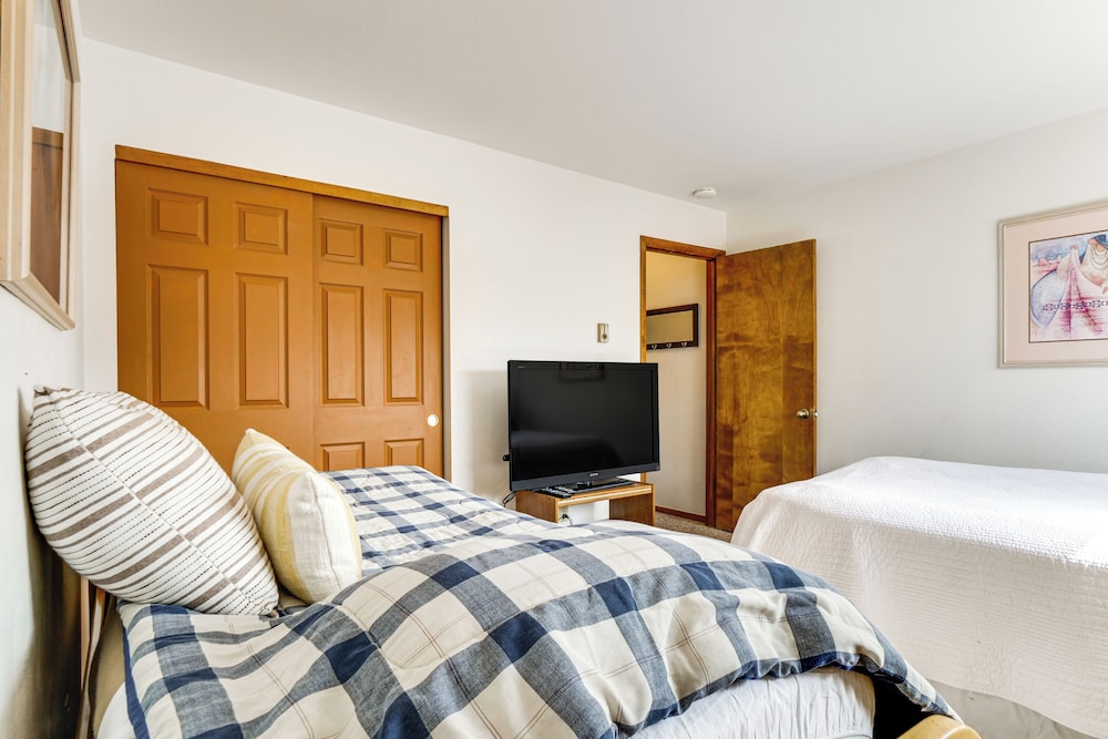 Walk to Main Street: Breck Condo w/ Balcony!