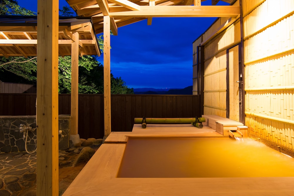 Hotel Arima Onsen Motoyu Ryuusenkaku - Image 1