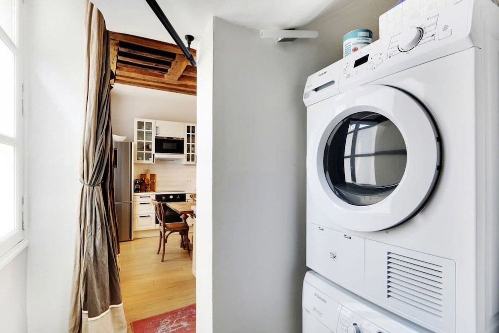 Classy Bourgeois Chic 2 Bedroom Apt in Le Marais