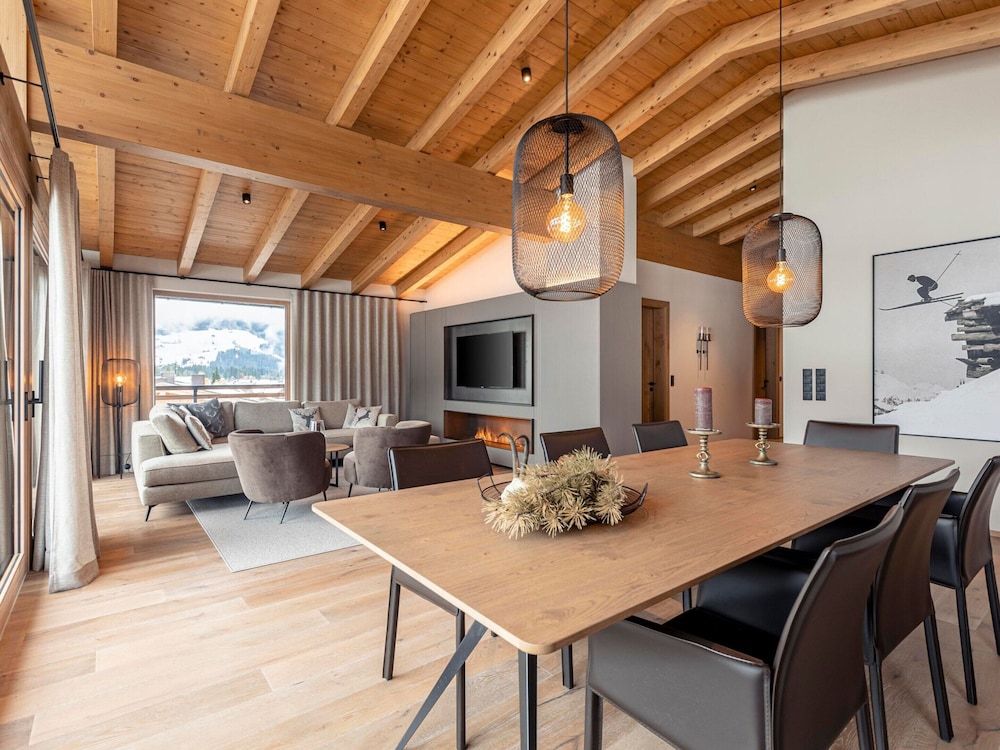 Luxury Penthouse, ski Lift Within Walking Distance