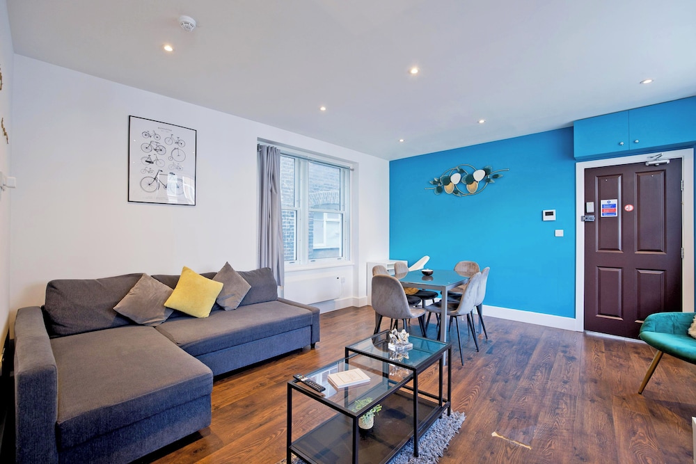 Imperial Middlesex Street Apartments