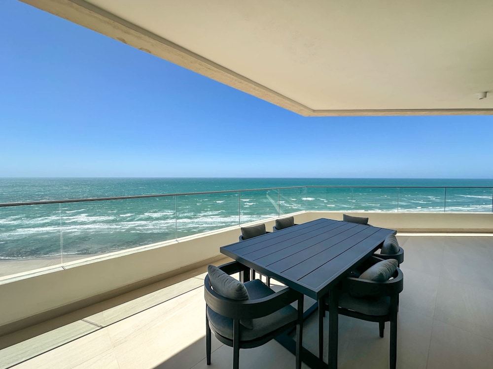 5BR Beachfront Luxury Condo