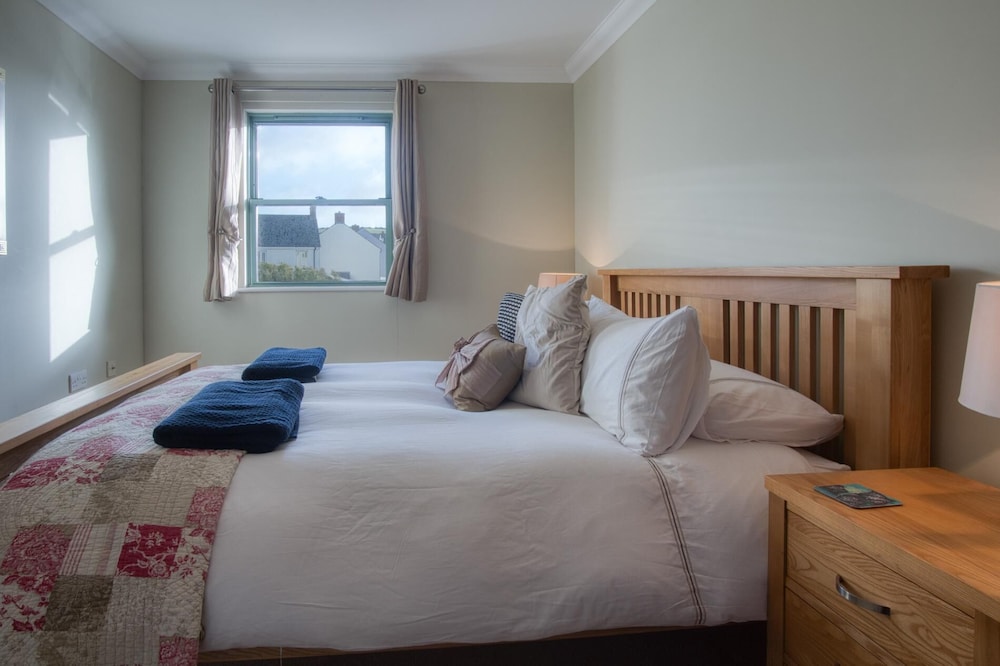 13 St Bride's Bay View - 4 Bedroom - Broad Haven