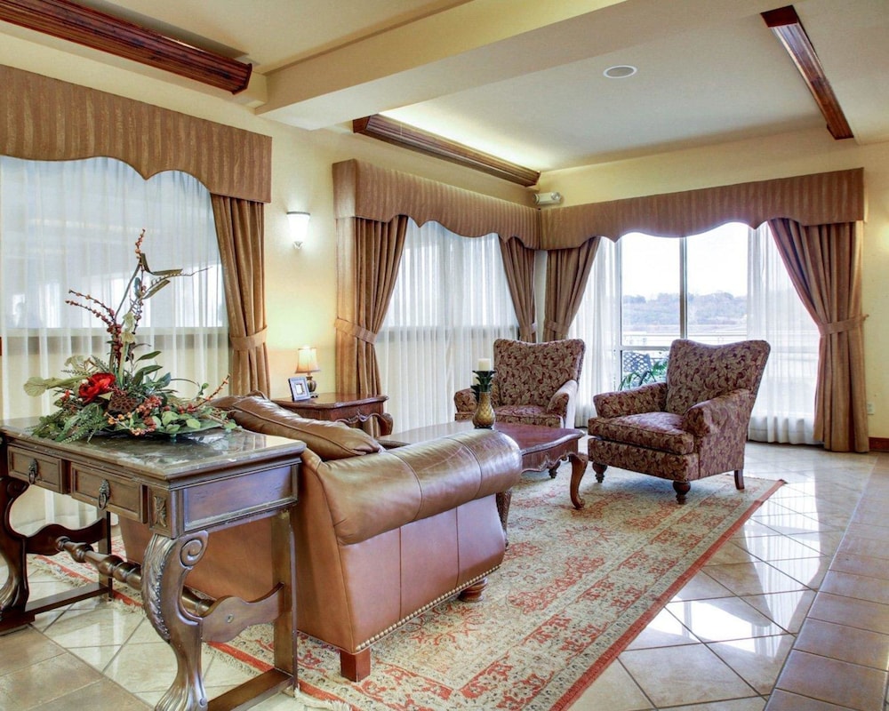 Natchez Vacations - Clarion Suites - Property Image 3
