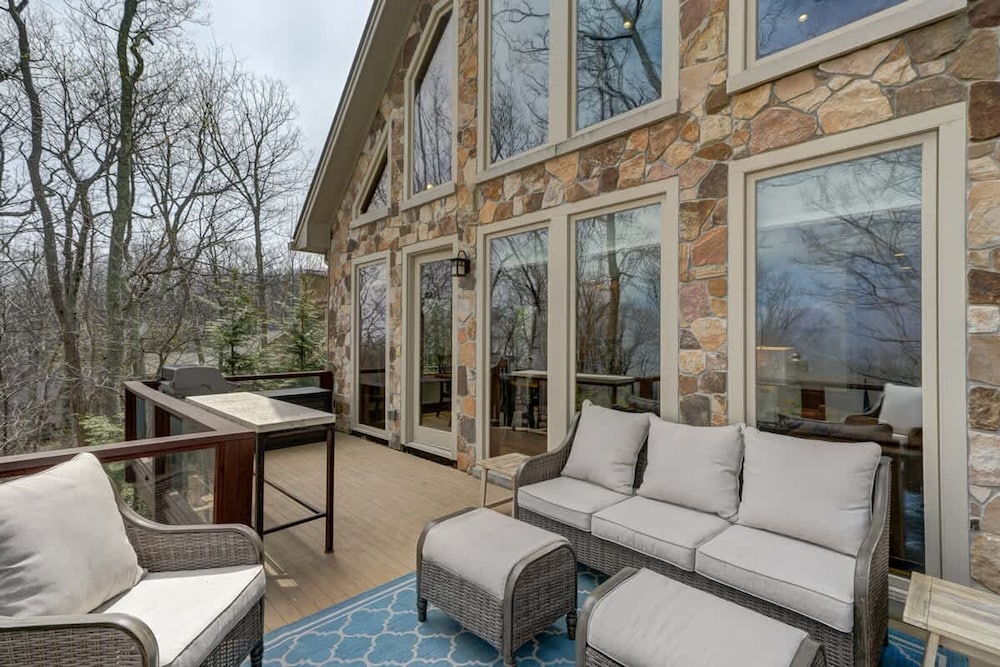 New Ski-in Ski-out Hot Tub Fire Pit Spa