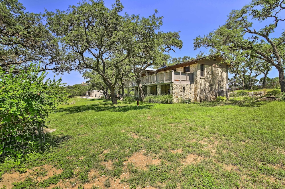 Countryside Cottage: 17 Mi to Downtown San Antonio view 4