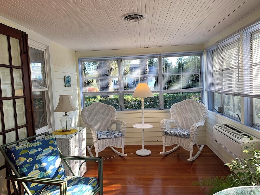 Laurel Street 212a