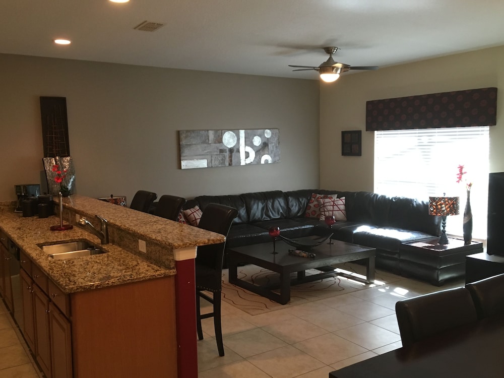 Paradise Palms Resort by DWS Vacation Villas