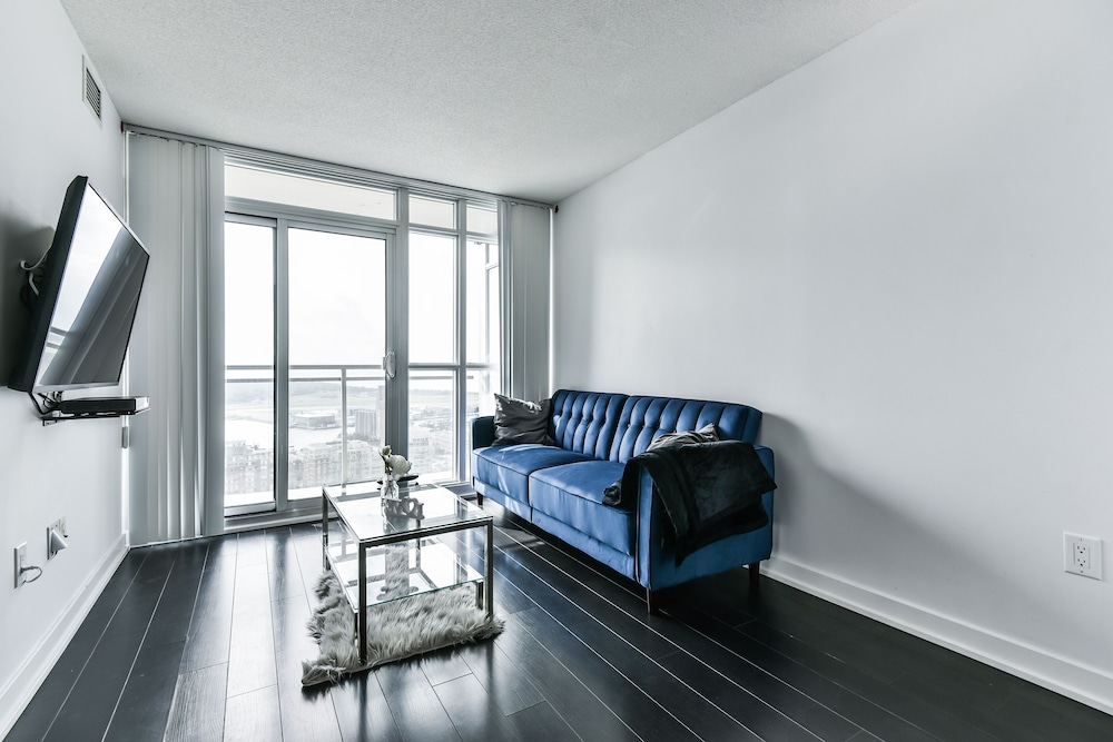 Iceboat Terrace Luxury Condos - Image 5
